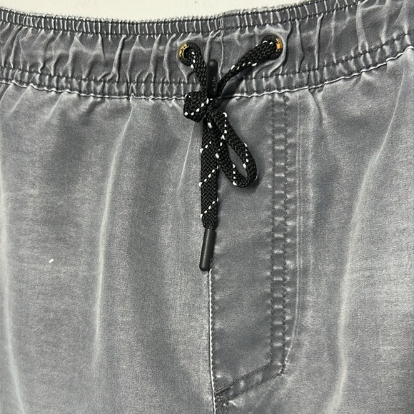 Salt Life Gray Swim Trunks Men’s Large | Sand-Washed Look | Elastic Waist - Picture 4 of 8